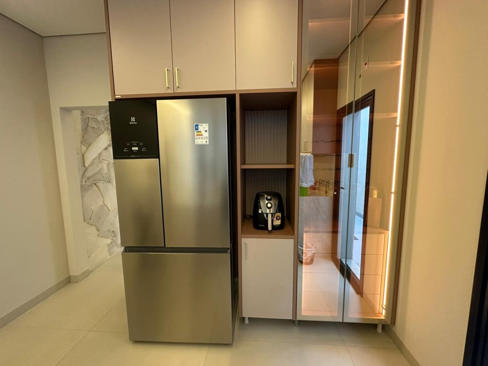 Casa de alto padrão mobiliada à venda no Orleans – 3 Quartos, área de lazer e energia solar