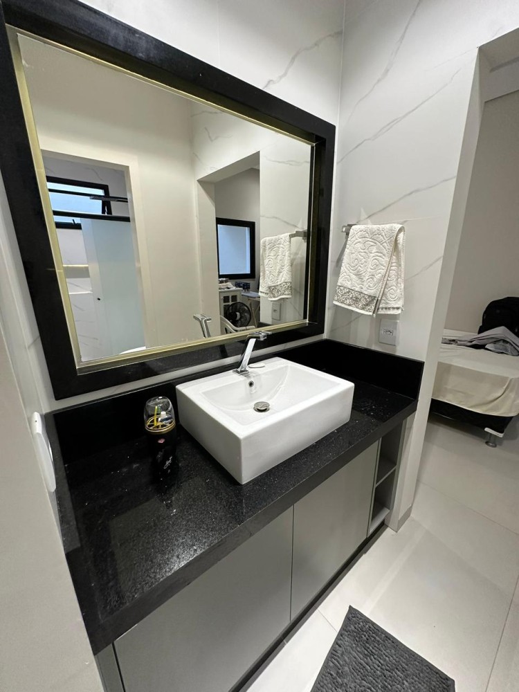 Casa de alto padrão mobiliada à venda no Orleans – 3 Quartos, área de lazer e energia solar