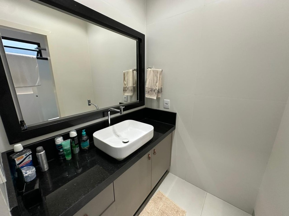 Casa de alto padrão mobiliada à venda no Orleans – 3 Quartos, área de lazer e energia solar