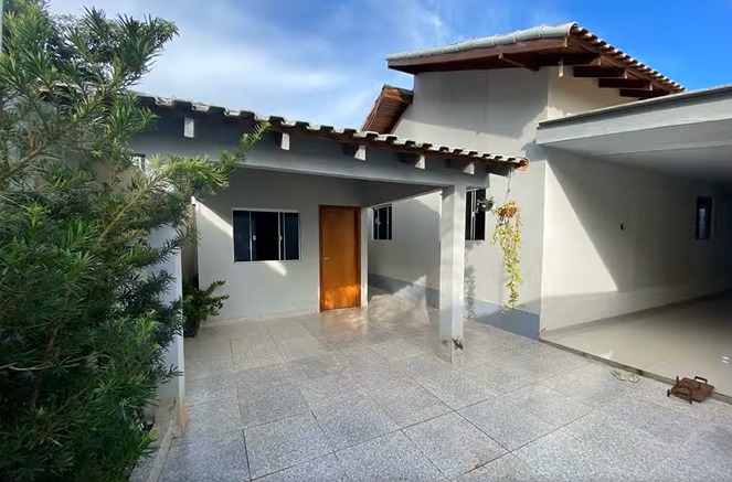 VENDE-SE CASA – 3 QUARTOS – SETOR 05