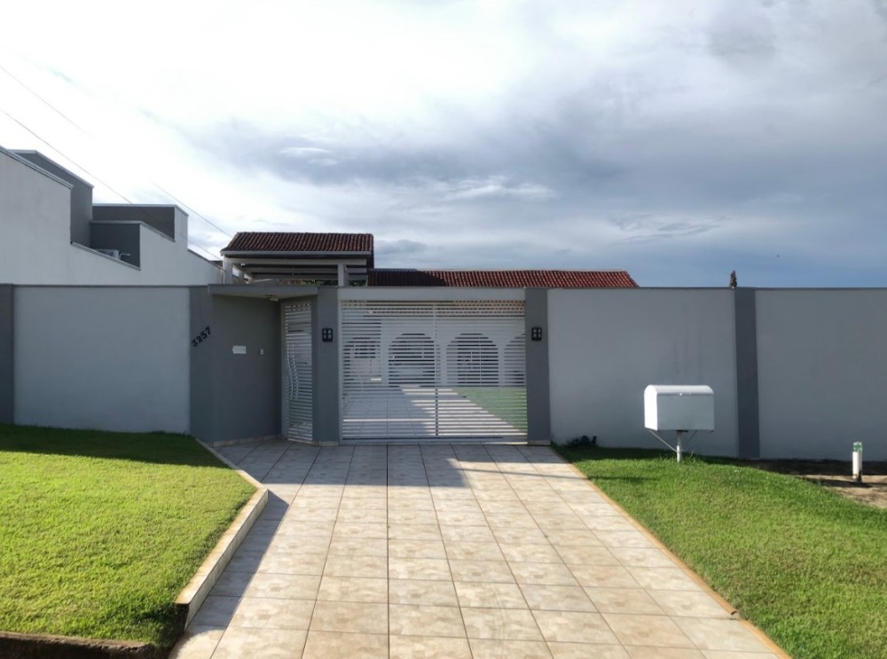 Casa à venda com 4 quartos bem localizada no setor 1 em Jaru