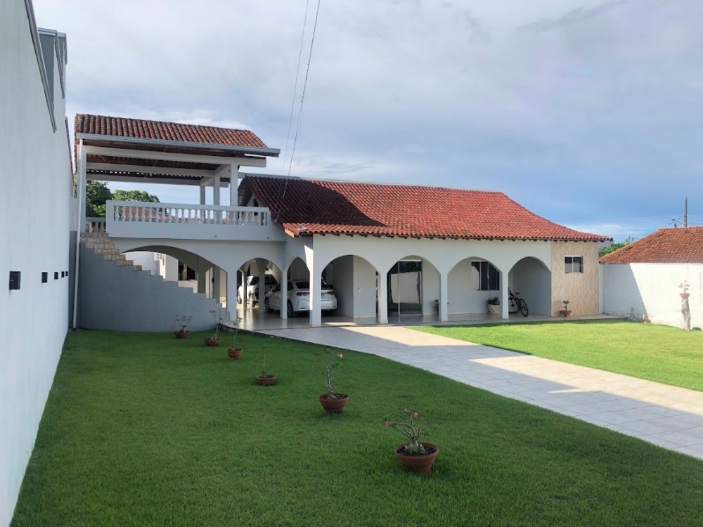 Casa à venda com 4 quartos bem localizada no setor 1 em Jaru