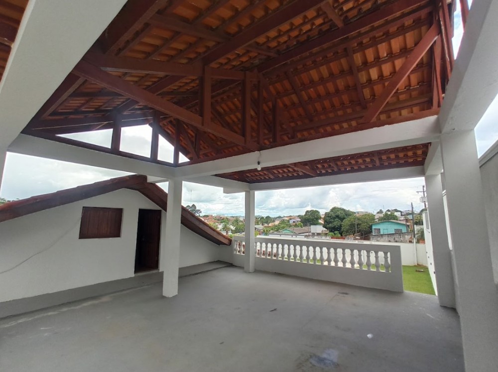 Casa à venda com 4 quartos bem localizada no setor 1 em Jaru