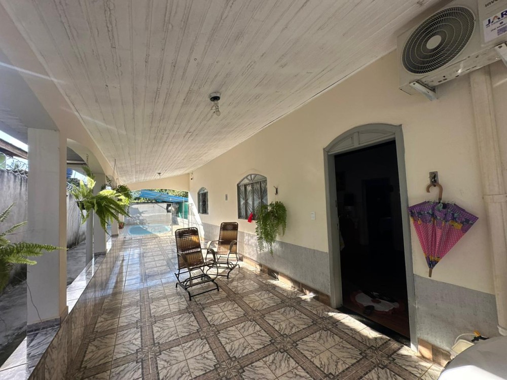 Vende-se imóvel com 3 quartos, piscina e energia solar localizado próximo ao supermercado Barateiro