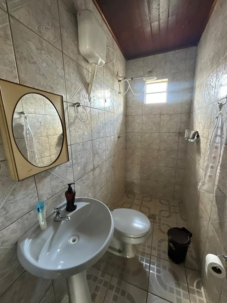 Vende-se imóvel com 3 quartos, piscina e energia solar localizado próximo ao supermercado Barateiro