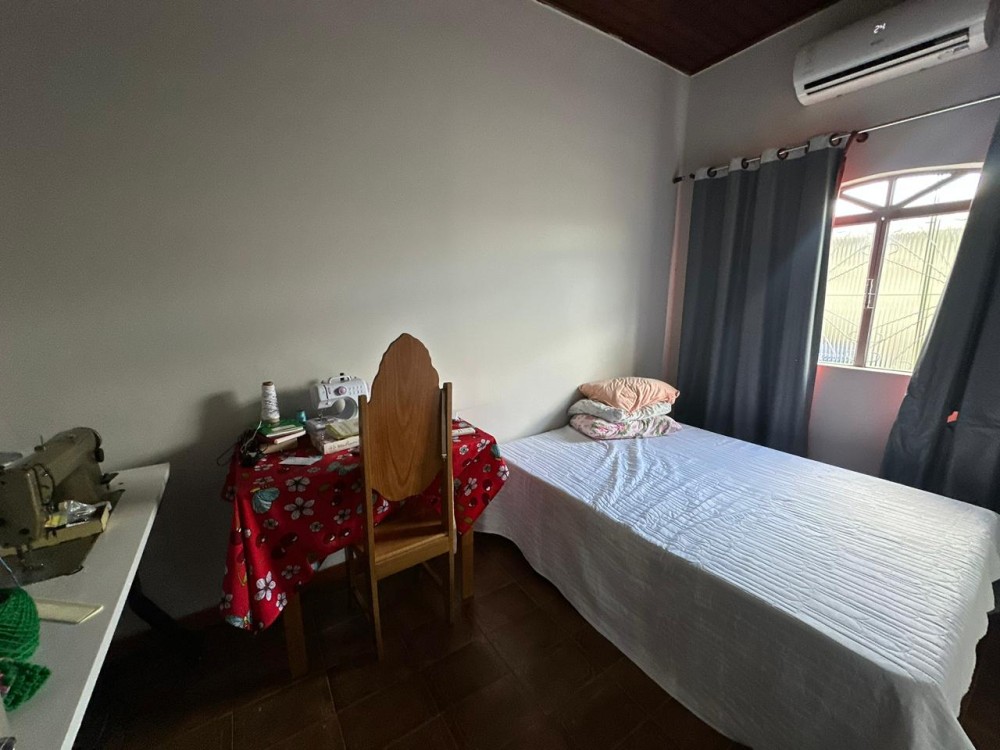 Vende-se imóvel com 3 quartos, piscina e energia solar localizado próximo ao supermercado Barateiro