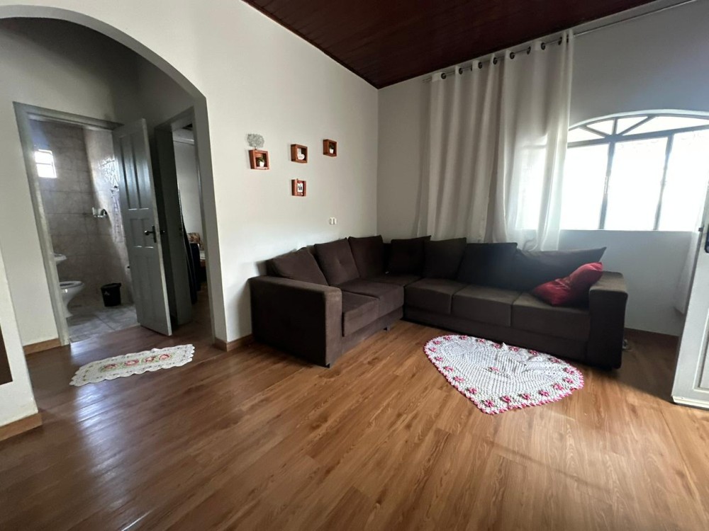 Vende-se imóvel com 3 quartos, piscina e energia solar localizado próximo ao supermercado Barateiro