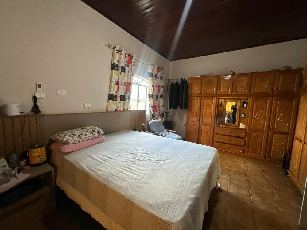 Vende-se imóvel com 3 quartos, piscina e energia solar localizado próximo ao supermercado Barateiro