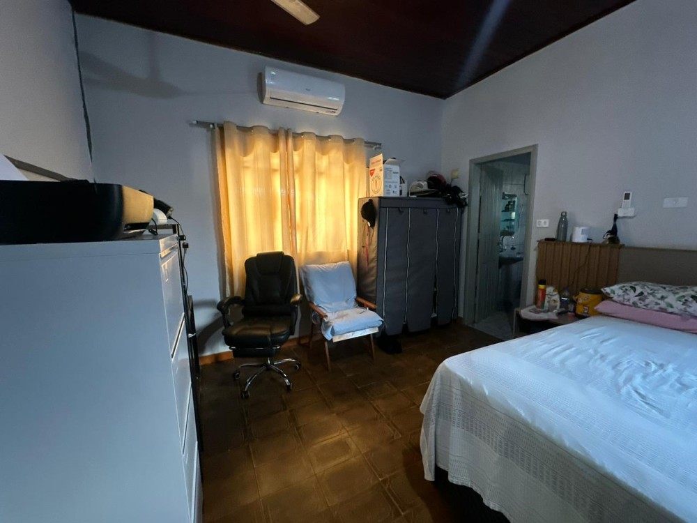 Vende-se imóvel com 3 quartos, piscina e energia solar localizado próximo ao supermercado Barateiro