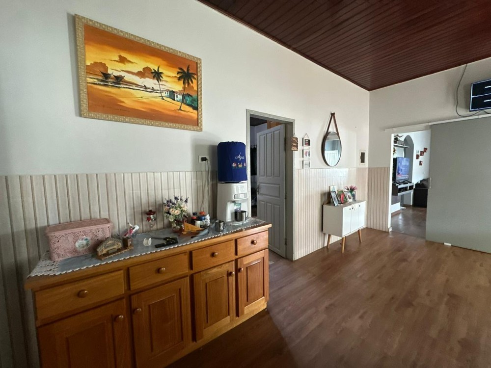 Vende-se imóvel com 3 quartos, piscina e energia solar localizado próximo ao supermercado Barateiro