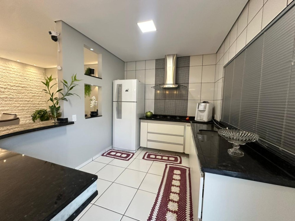 Casa à venda com 4 quartos bem localizada no setor 1 em Jaru