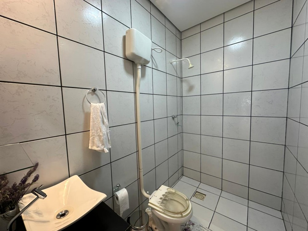 Casa à venda com 4 quartos bem localizada no setor 1 em Jaru