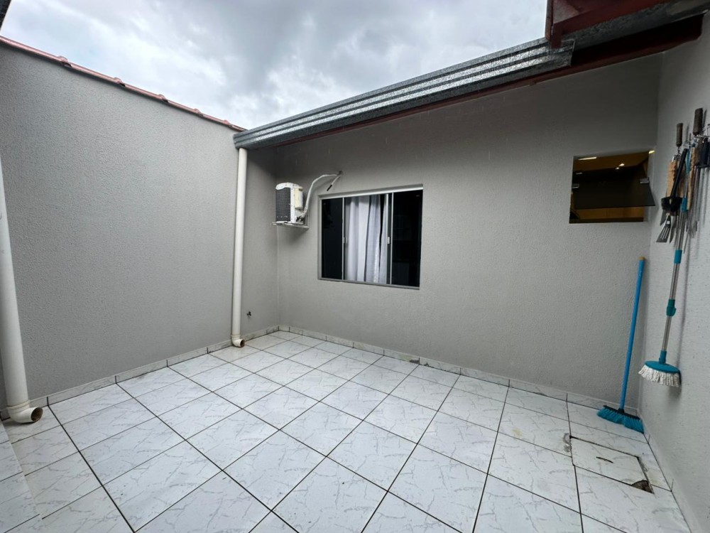 Casa à venda com 4 quartos bem localizada no setor 1 em Jaru