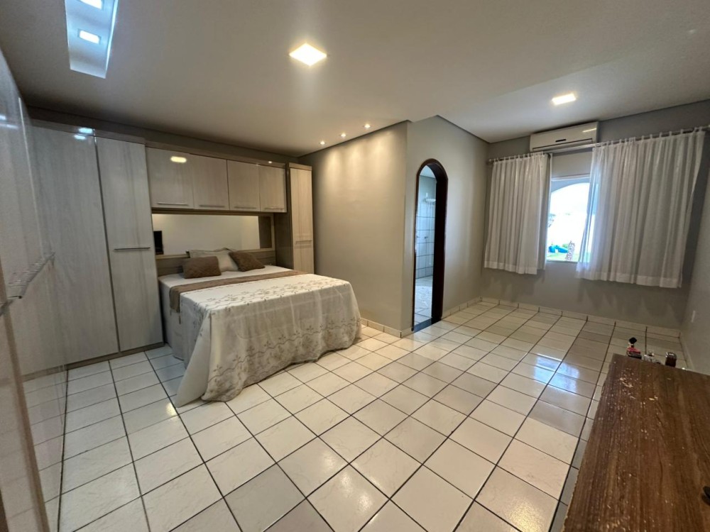 Casa à venda com 4 quartos bem localizada no setor 1 em Jaru