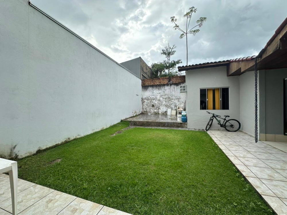 Casa à venda com 4 quartos bem localizada no setor 1 em Jaru