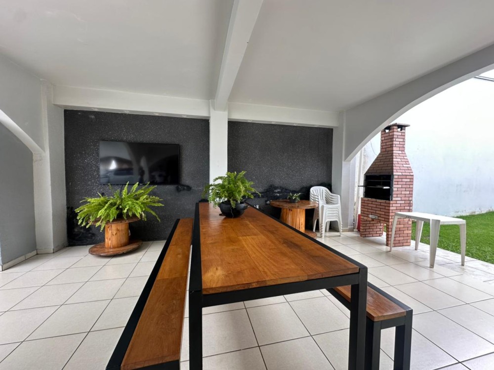 Casa à venda com 4 quartos bem localizada no setor 1 em Jaru