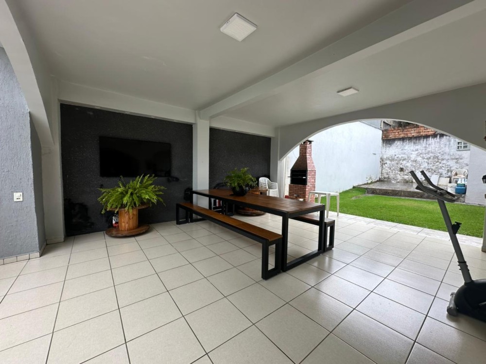 Casa à venda com 4 quartos bem localizada no setor 1 em Jaru