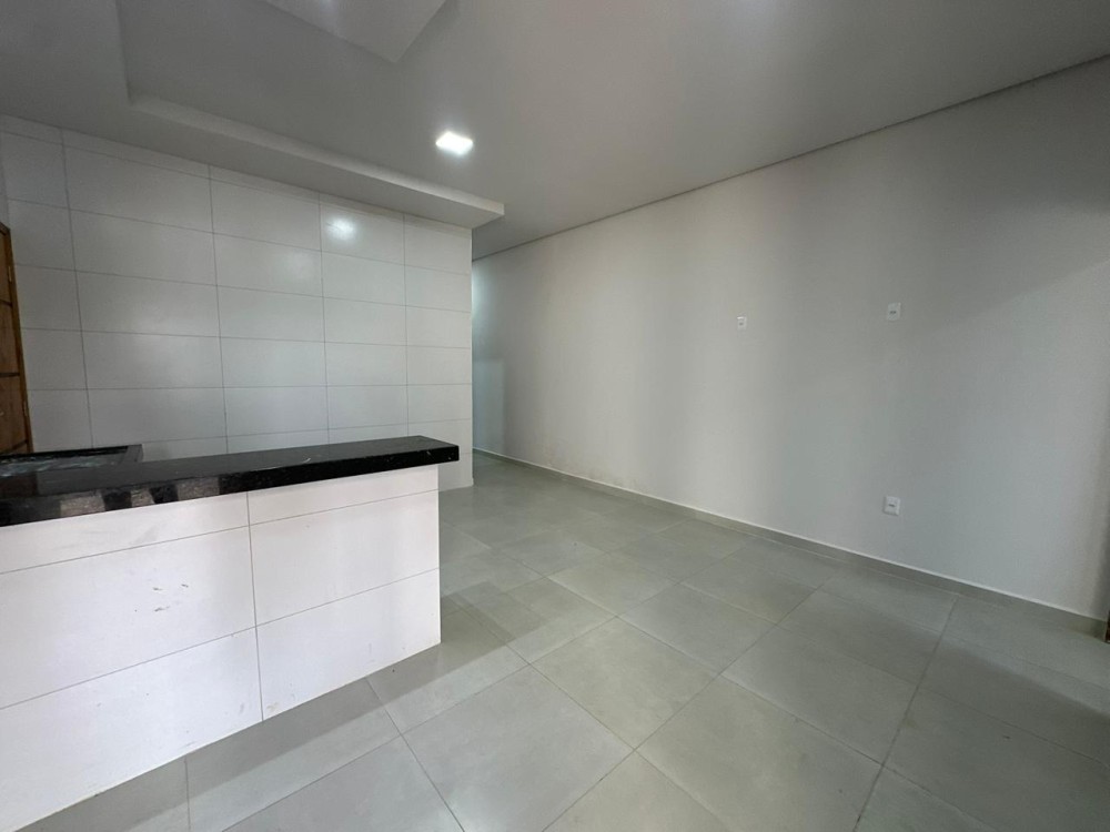 Aluga-se casa com 3 quartos no savana park