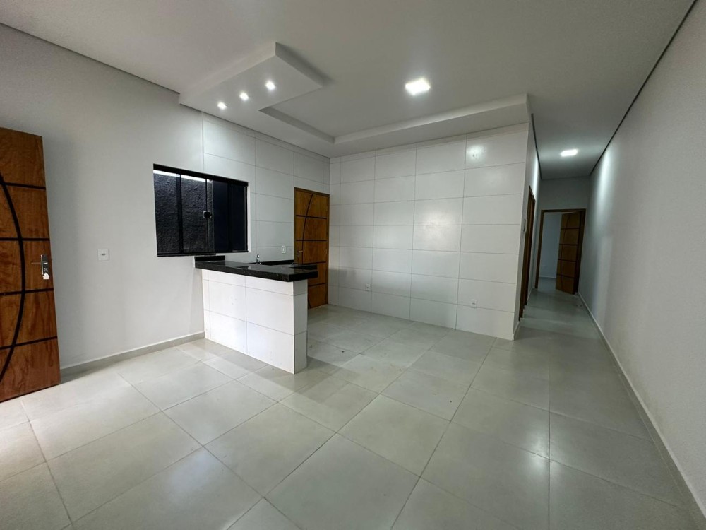 Aluga-se casa com 3 quartos no savana park