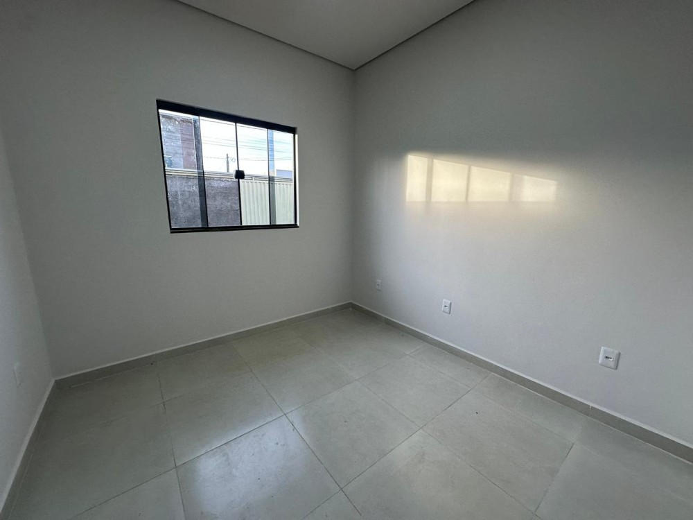 Aluga-se casa com 3 quartos no savana park