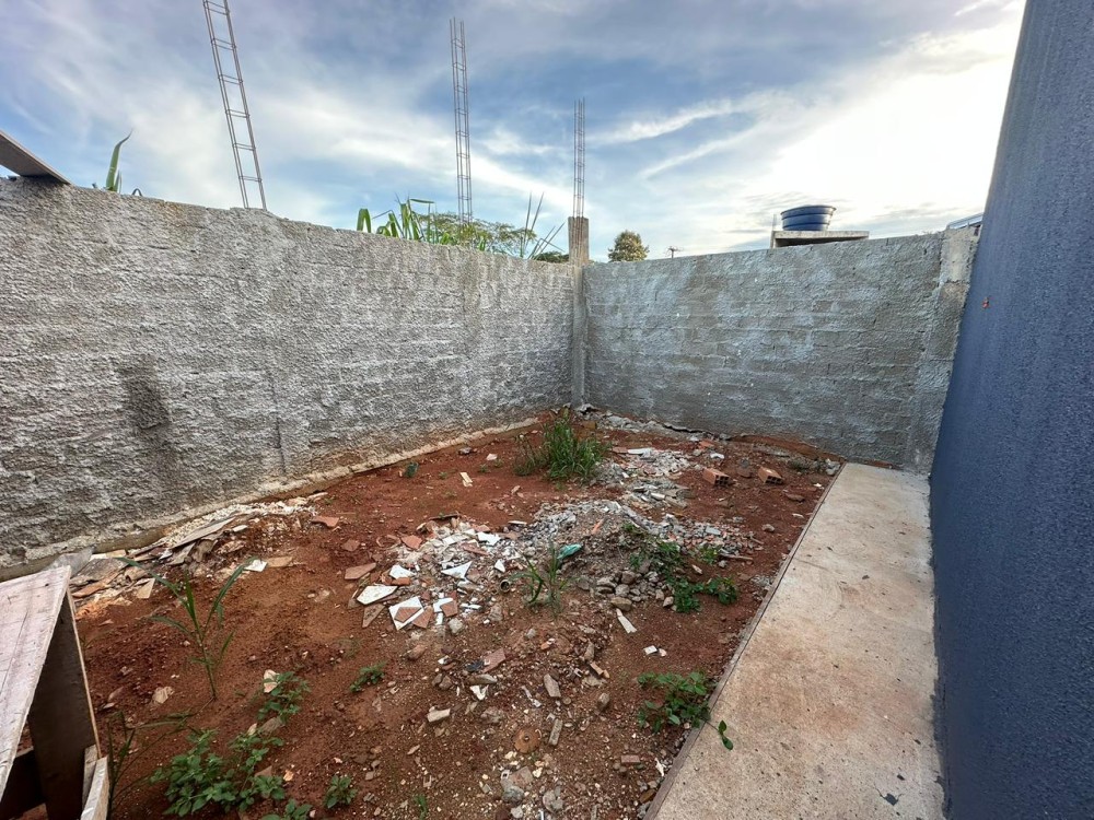 Aluga-se casa com 3 quartos no savana park