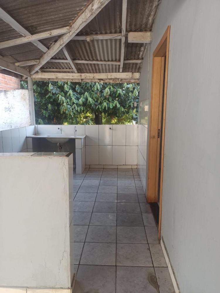 CASA A VENDA – 3 QUARTOS BEM LOCALIZADA SETOR 02 – JARU