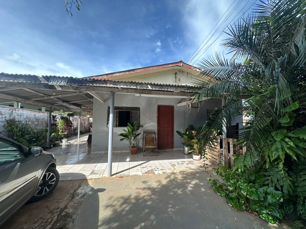 CASA A VENDA – 3 QUARTOS BEM LOCALIZADA SETOR 02 – JARU