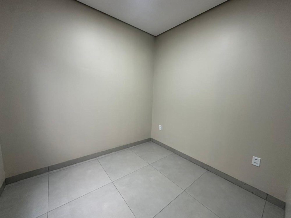 ALUGA-SE CASA – LADO AO IG CENTRO COMERCIAL – 3 QUARTOS