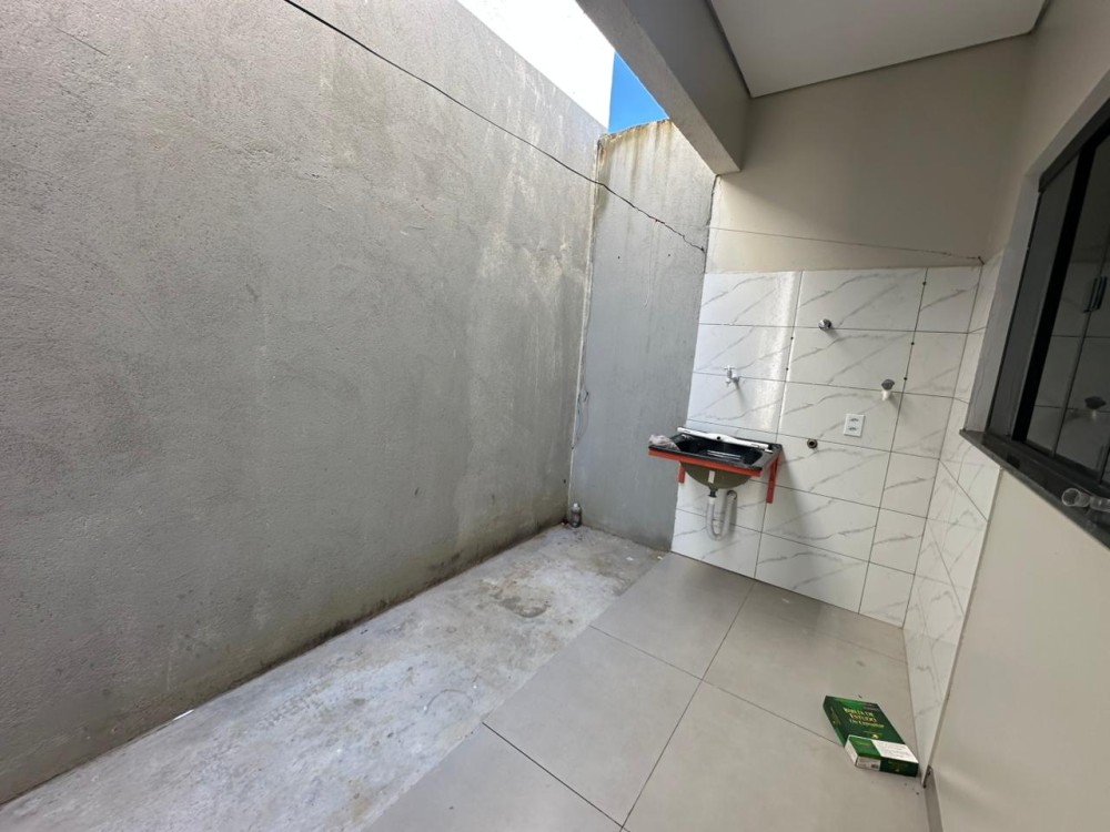 ALUGA-SE CASA COM 3 QUARTOS AO LADO DO IG CENTRO COMERCIAL