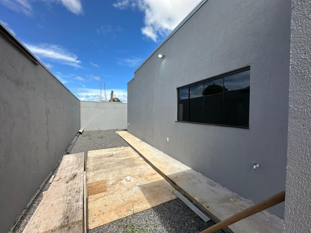 ALUGA-SE CASA – LADO AO IG CENTRO COMERCIAL – 3 QUARTOS