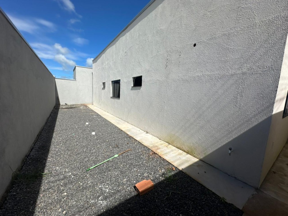 ALUGA-SE CASA COM 3 QUARTOS AO LADO DO IG CENTRO COMERCIAL