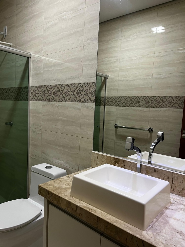 VENDE-SE CASA – 3 QUARTOS – PRÓXIMA AO BANCO DO BRASIL