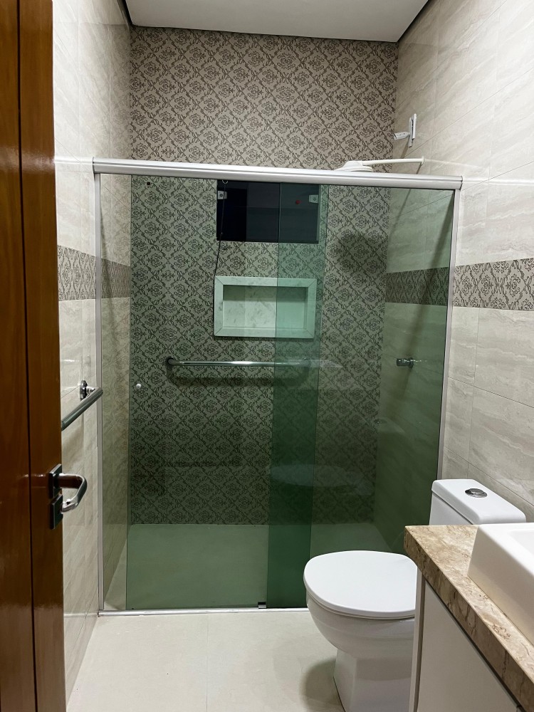 VENDE-SE CASA – 3 QUARTOS – PRÓXIMA AO BANCO DO BRASIL