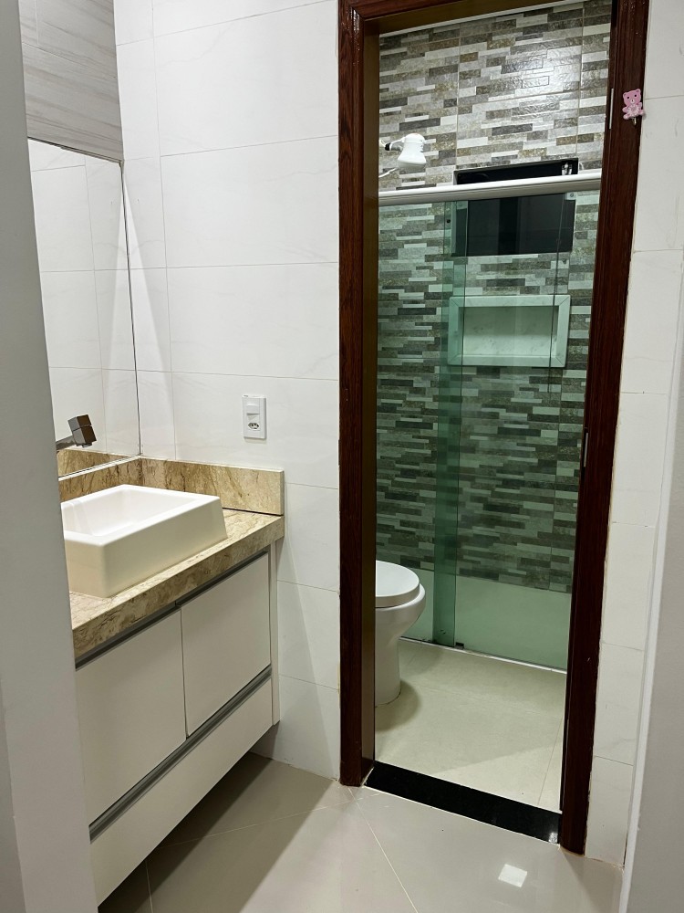 VENDE-SE CASA – 3 QUARTOS – PRÓXIMA AO BANCO DO BRASIL