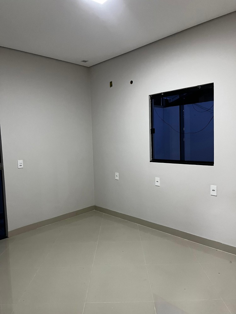 VENDE-SE CASA – 3 QUARTOS – PRÓXIMA AO BANCO DO BRASIL