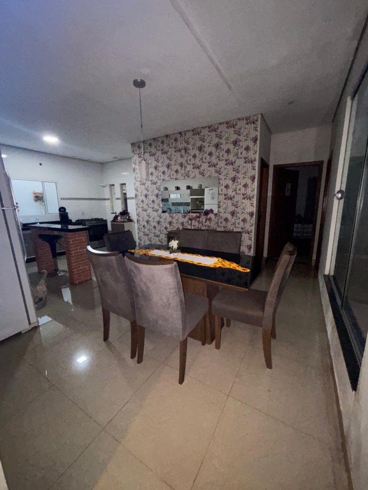 VENDE-SE CASA COM 4 QUARTOS – SETOR 01 JARU