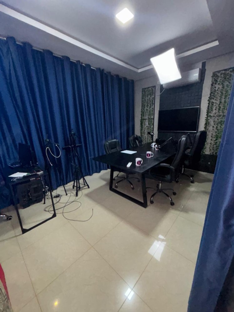 VENDE-SE CASA COM 4 QUARTOS – SETOR 01 JARU