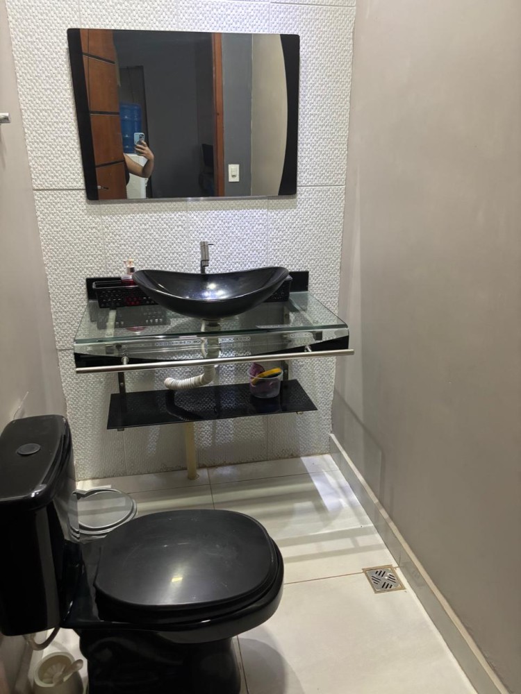 VENDE-SE CASA COM 4 QUARTOS – SETOR 01 JARU