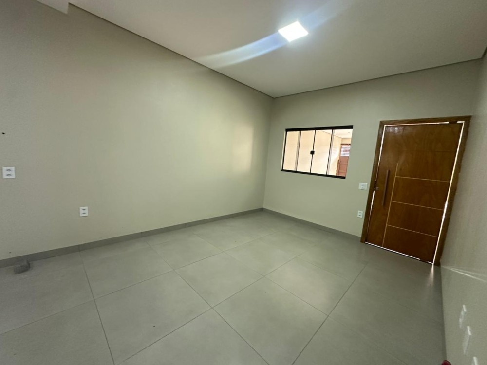 ALUGA-SE CASA COM 3 QUARTOS AO LADO DO IG CENTRO COMERCIAL