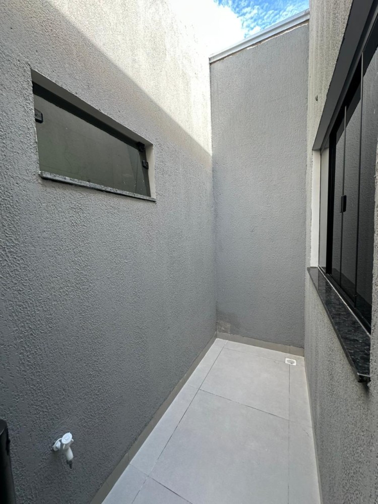 ALUGA-SE CASA – LADO AO IG CENTRO COMERCIAL – 3 QUARTOS