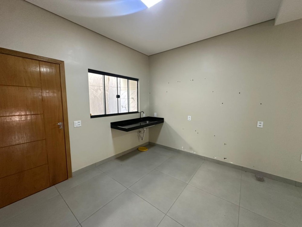 ALUGA-SE CASA COM 3 QUARTOS AO LADO DO IG CENTRO COMERCIAL